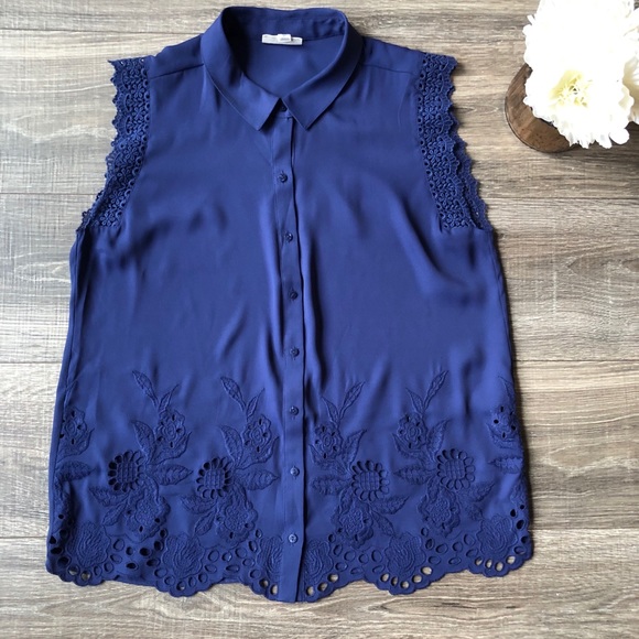 Maison Jules Tops - 🌸 3 for $12 Navy sleeveless blouse with buttons.